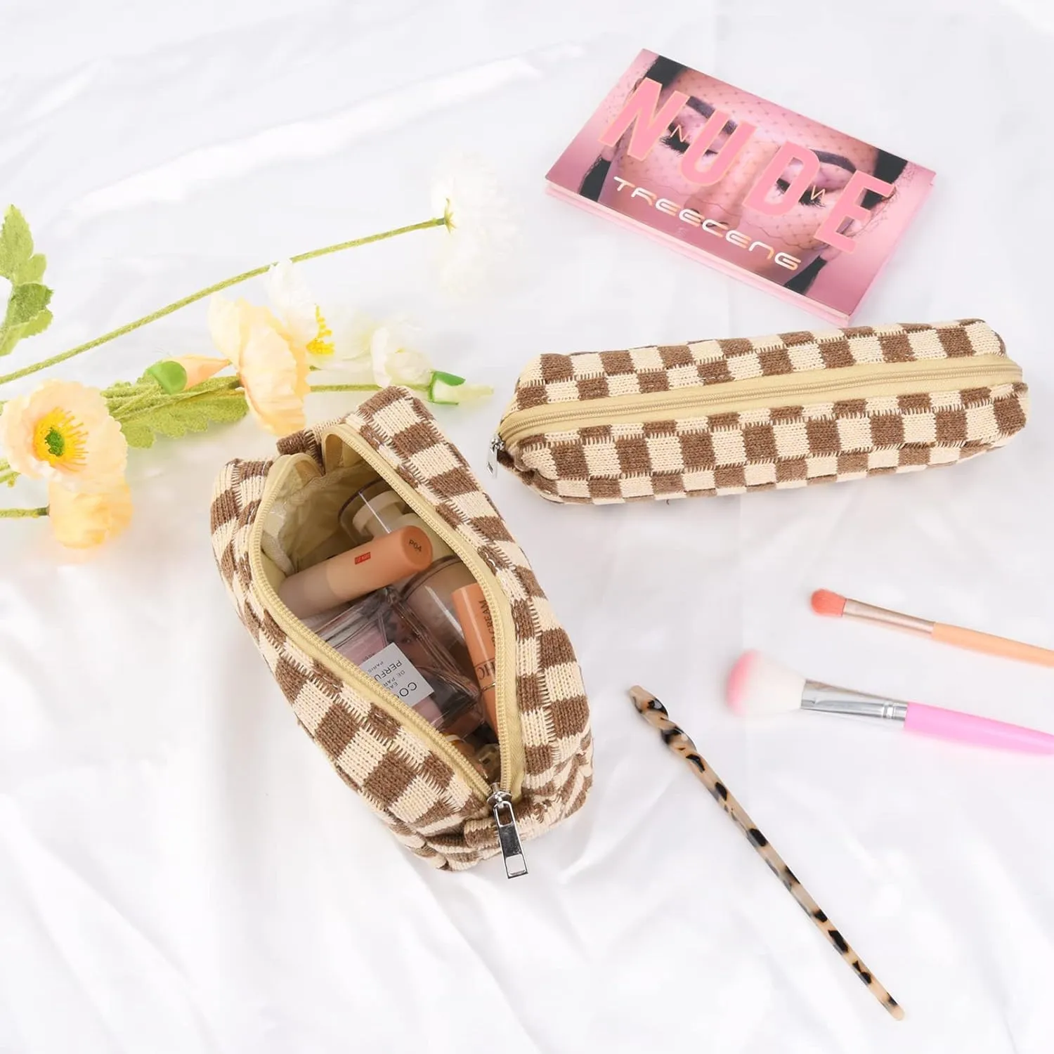 Large Capacity Makeup Bag and Brush Storage Bag - Checkered Cosmetic Bag and Travel Toiletry Organizer