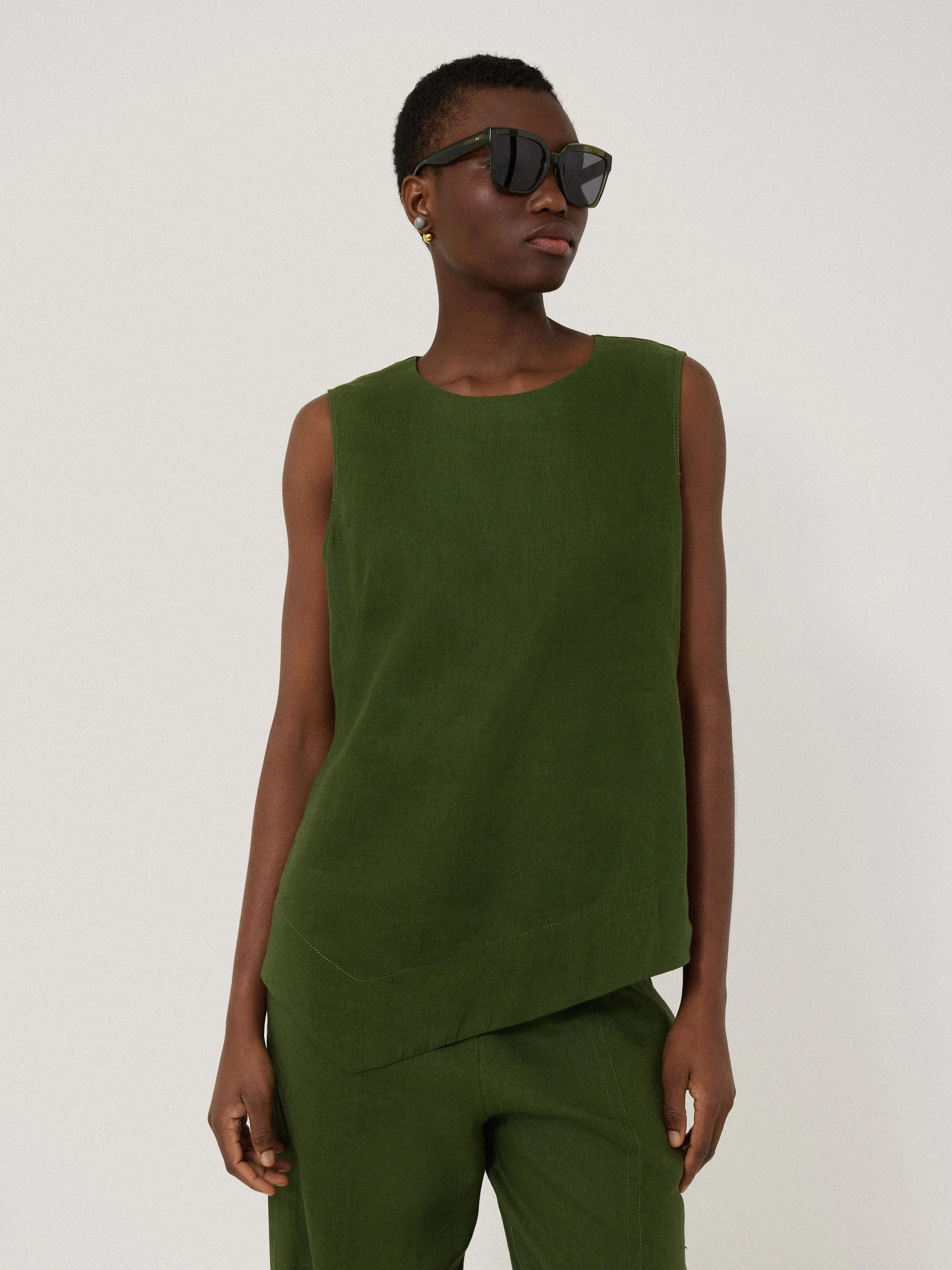 Linen Asymmetric Hem Top | Green