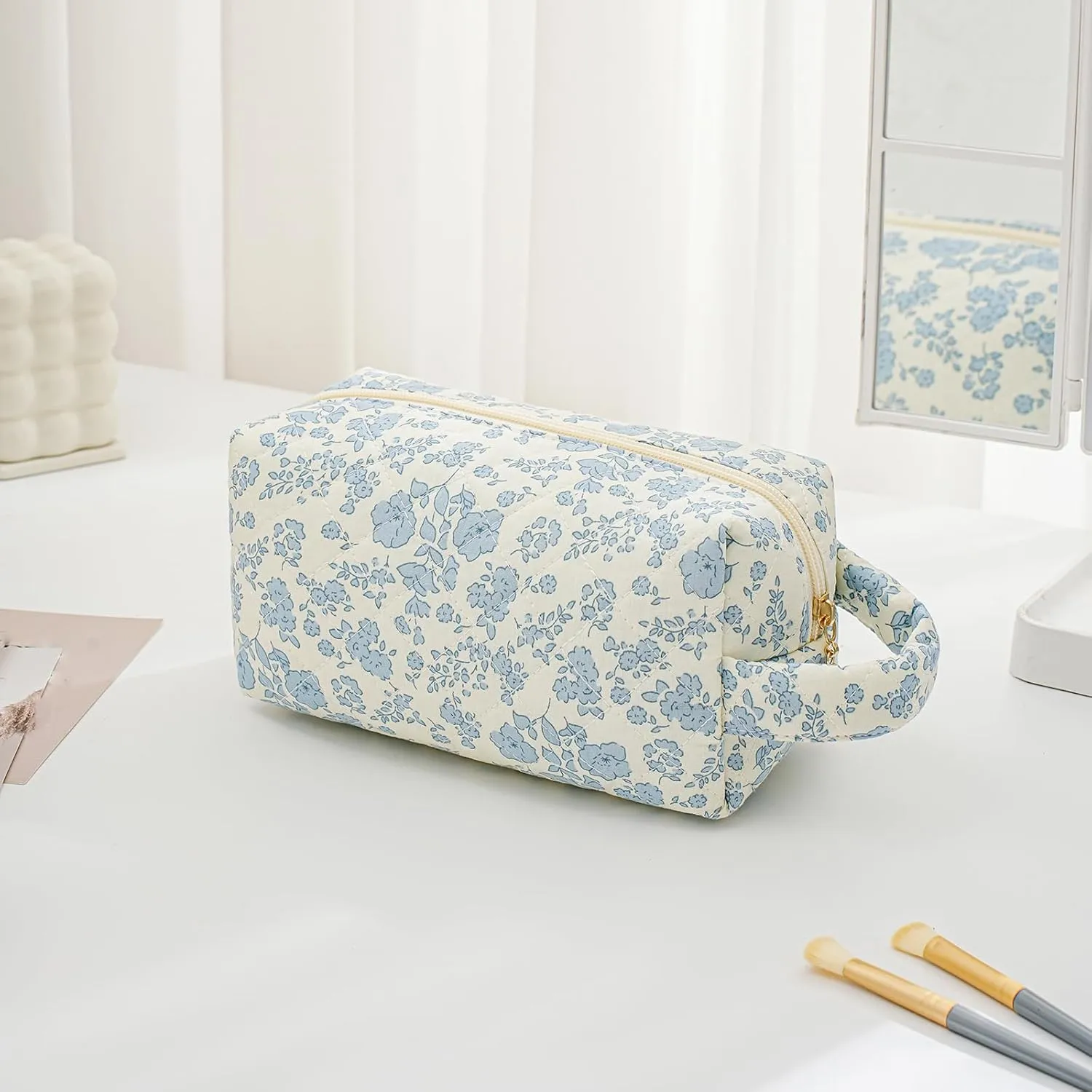 Makeup Bag Travel Cosmetic Bag for Women, Zipper Make Up Pouch, Floral Flowers Toiletry Organizer Makeup with Handle, Cosmetic Travel Cloth Bag (Blue Floral)